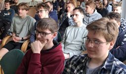 Vieslekcija: Esi viens no mums- Kļūsti par karavīru!