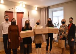 Vēl sēžot JAK solā audzēkņiem ir iespēja pierādīt sevi kā jauno profesionāli, pieņemot un izpildot reālu klientu pasūtījumus.