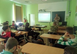 Tikšanās ar jaunsargu instruktoru un Valsts aizsardzības mācības pedagogu