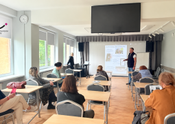 Jaunākās tehnoloģijas apgūst pedagogi: Multifunkcionālās zāles aprīkojums