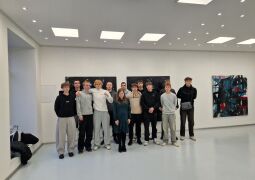 Audzēkņi apmeklē Gustava Filipsona izstādi “Nepārtrauktība” galerijā “Mans’s”